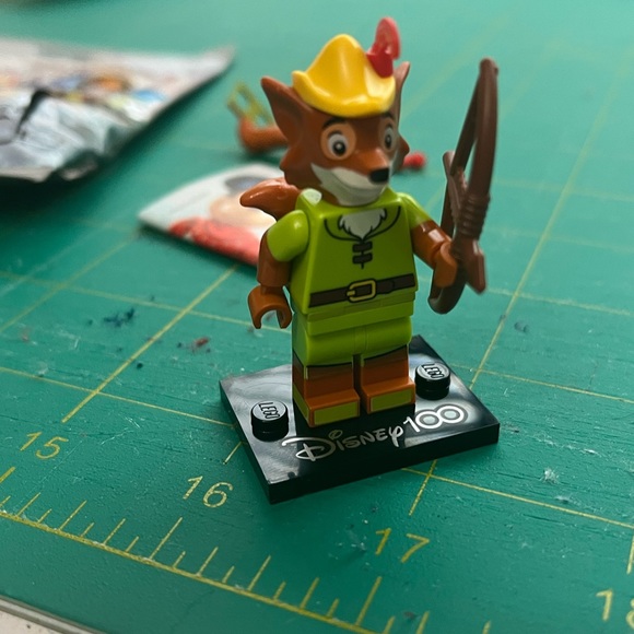 Disney 100 Lego Minifigure Robin Hood - Picture 2 of 2
